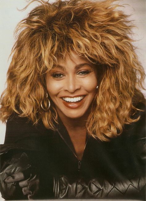 Vahva nainen ja ääni.   Tina Turner Born Anna Mae Bullock November Singer Jennifer Hawkins, Phylicia Rashad, Belinda Carlisle, Nina Hagen, Pat Benatar, Shania Twain, Sharon Stone, Tina Turner, Celine Dion