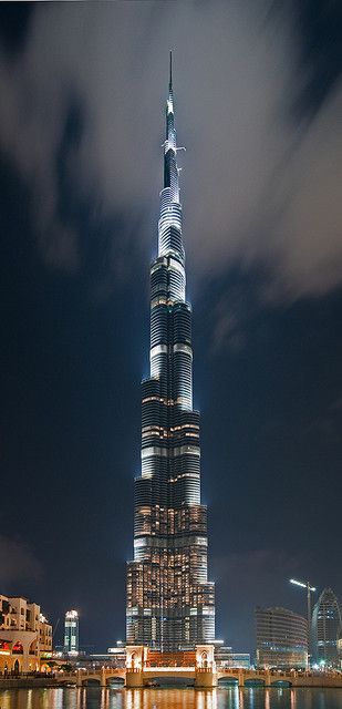 .Burji Dubie - tallest building in the world. Home Elevator Malaysia. Dubai Photos, Tallest Building In The World, الإمارات العربية المتحدة, New Architecture, Skyscraper Architecture, Interesting Buildings, Amazing Buildings, Unique Buildings, House Elevation