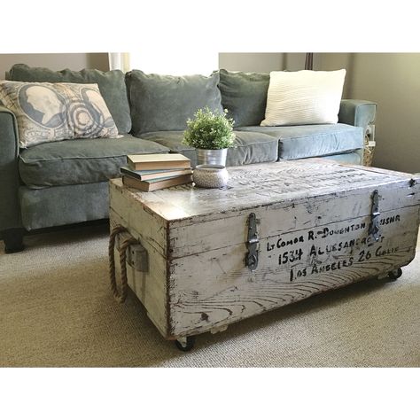 Vintage WWII foot locker - repurposed into coffee table and blanket storage  ethelusvintage.etsy.com Painting Furniture, Painting Furniture Diy, Blanket Storage, Pallet Ideas, Refinishing Furniture, Fun Projects, Home Projects, Painted Furniture, Storage Bench