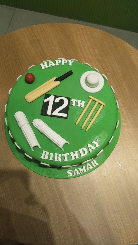 An excellent preparation on Fondant cake with Cricket theme. Clean and absolutely stunning finish. The cricket props like the bat, ball, wickets, hat, wickets and leg guards are beautifully made Cricket Ground Cake Design, Virat Kohli Cake Design, Cricket Theme Cake Without Fondant, Cricket Birthday Cake, Cricket Theme Cake, Cricket Cake, Bat Cake, Bat Ball, 14th Birthday Cakes