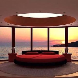 A 360-Degree View | 31 Remodeling Ideas You Obviously Need In Your Future Home Bedding Packaging, Unique Bedroom Design, Round Bed, Colorful Bedding, Dream Bedrooms, Round Beds, Bedroom Red, 아파트 인테리어, Romantic Bedroom