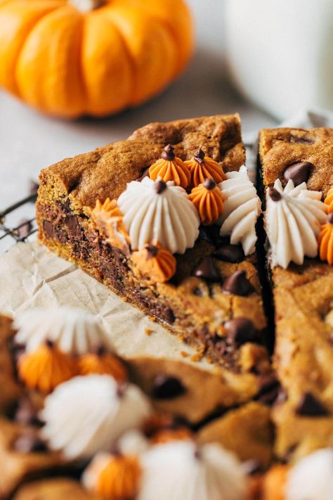 Fall Themed Brownies, Fall Deserts Aesthetic, October Baked Goods, Cute Autumn Desserts, Fall Bakesale Ideas, September Baking Ideas, Fall Baking Treats, Chocolate Pumpkin, Pumpkin Chocolate Chip Cake