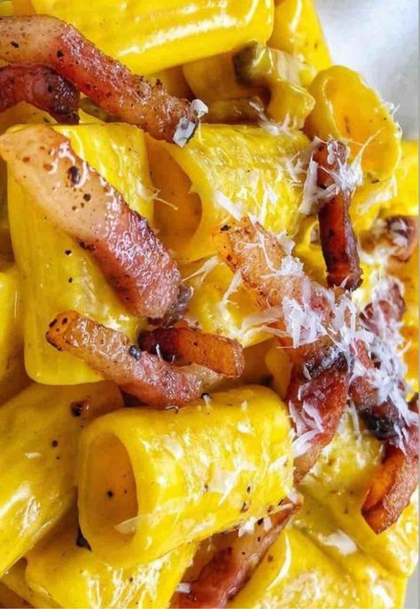 Rigatoni Carbonara, Italian Carbonara, Salt And Pepper Recipes, Gourmet Baskets, Pasta Carbonara Recipe, Pasta Alla Carbonara, Roman Food, Pecorino Romano, Carbonara Recipe