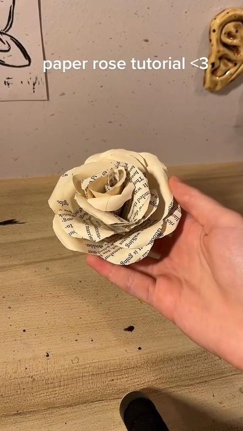 Newspaper Flower Bouquet, Paper Rose Tutorial, Paper Roses Diy, Rose Tutorial, Pinterest Diy Crafts, Paper Glue, Paper Rose, Old Book Pages, Origami Crafts Diy