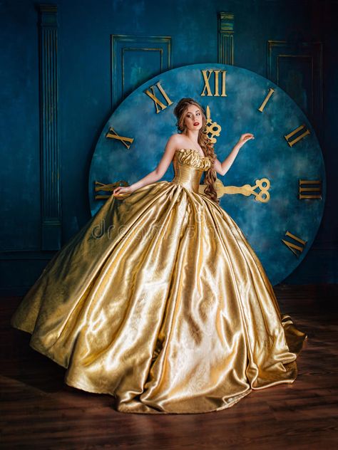 Golden Ball Gown, Ball Gowns Fantasy, Shoes Fashion Photography, Personal Style Inspiration, Royal Look, Womens Business Casual, Beauty Dress, Fairytale Dress, Look Of The Day