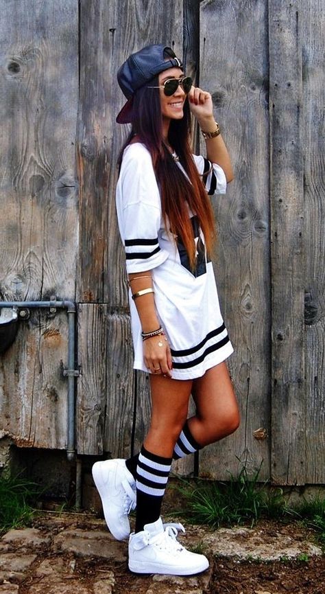 Street style ❤♔Life, likes and style of Creole-Belle ♥ Hip Hop Style Outfits, Look Hip Hop, Looks Hip Hop, Run Dmc, Kid Cudi, Outfit Trends, Swag Style, Girl Swag, Urban Wear