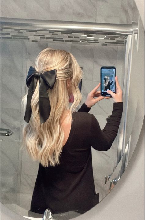 Haircare Tips, Kadeřnické Trendy, Fesyen Rambut, Vlasové Trendy, Bow Hairstyle, Ribbon Hairstyle, Hair Stylies, Half Up Hair, Hairstyles For School