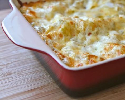 Green Chile Chicken Lasagna - Try this recipe and share with everyone! - lasagna noodles (cooked, rinsed, and separated), chicken breasts (baked, cooled, and diced), Alfredo sauce, Mozzarella cheese, Ricotta cheese, Parmesan cheese (shredded), eggs (beaten), Green Chile Dip Green Chili Chicken Lasagna, Chili Lasagna, Cream Chicken Enchiladas, Chicken Lasagne, White Chicken Lasagna, Chicken Lasagna Recipe, Chicken Chile, Chicken Salsa, Green Chile Recipes