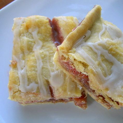 Rhubarb Slab Pie, How To Cook Rhubarb, Pie Board, Yummy Pie Recipes, Pudding Parfait, Honey Pie, Slab Pie, Strawberry Rhubarb Pie, Summer Baking