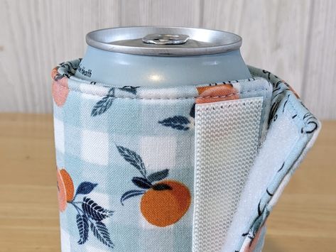 Stitch a reversible koozie using insulated batting to keep your fingers warm and your drink cold this summer. Gifts For Seniors, Easy Apron, Blind Hem Stitch, Unique Sewing Projects, Drink Koozie, Sewing Measurements, Can Koozie, Mending Clothes, Book Purse