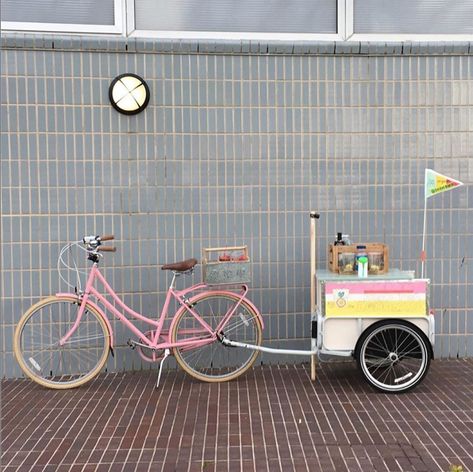 Bobbin Bicycles® on Instagram: “Today’s obsession! New York cuties @ompom.bike towing their beautiful lemonade cart by pink Bobbin. Whats not to love! 🌸🍋#bobbinbikes…” Lemonade Cart, Ice Cream Pool Party, Ice Cream Bike, Mobile Cart, Pool Party, Lemonade, Bicycle, Ice Cream, Bike