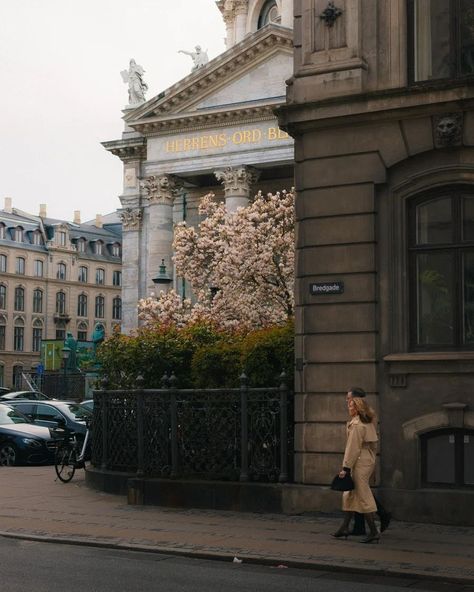 Somewhere in Copenhagen 📷 Sony a6000 🔦 Sigma 30mm 1.4 #ishootsony #sigma30mmf14 #sigmanordic #københavn #streets_vision #europestyle_ #classiccity Sony A6000, Europe Fashion, Copenhagen, Photography