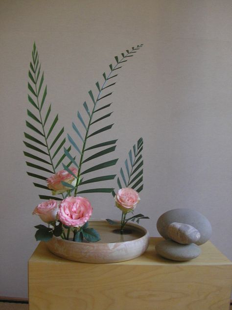 Easy Floral Arrangements, Arreglos Ikebana, Casket Flowers, Ikebana Sogetsu, Floral Art Arrangements, Tropical Floral Arrangements, Small Flower Arrangements, Rose Flower Arrangements, Ikebana Flower