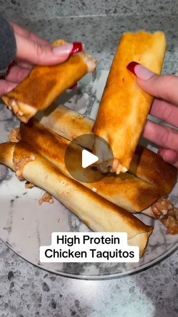 Larissa Krebbs on Instagram Healthy Lunch Ideas High Protein Low Carb, High Protein Buffalo Chicken Taquitos, High Protein Taquitos, High Protein Chicken Taquitos, Protein Taquitos, Lowcarb High Protein Recipes, High Protein Dinner Chicken, High Protein Chicken Meals, High Protein Cottage Cheese Recipe