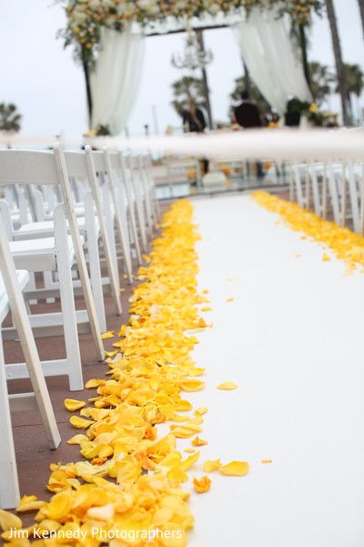 Yellow rose petals along the aisle. http://www.maharaniweddings.com/gallery/photo/128824 Yellow Wedding Ideas Color Schemes, Yellow Rose Wedding Theme, Yellow Floral Aesthetic, Yellow Wedding Decor, Yellow Themed Wedding, Yellow Rose Wedding, Yellow White Wedding, Yellow Rose Petals, Yellow Wedding Decorations