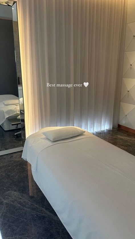 Beach Spa Aesthetic, Massage Asthetic Pic, Massage Aesthetic Instagram, Back Massage Aesthetic, Spa Time Instagram Story, Massage Aesthetic Spa, Massage Instagram Story, Relaxation Room Decor, Rich Wife Lifestyle