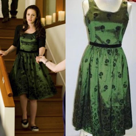 1,485 Me gusta, 33 comentarios - Isabelle (Izzy if you prefer) (@izzylovestotravel) en Instagram: "I just ordered myself a Bella birthday dress! 😁 I am nowhere close to Kristen's size but still I…" Bella Swan New Moon, New Moon Twilight, Twilight Fashion, Twilight Birthday, Swan Birthday, Twilight Outfits, Kristen Stewart Movies, Twilight New Moon, Bella Swan