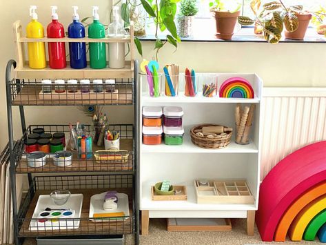 Montessori Tracing Activities, Childcare Art Area, Montessori Art Station, Montessori Art Shelf, Montessori Shelf Ideas, Kids Art Area, Montessori Daycare, Montessori Shelves, Kids Art Space