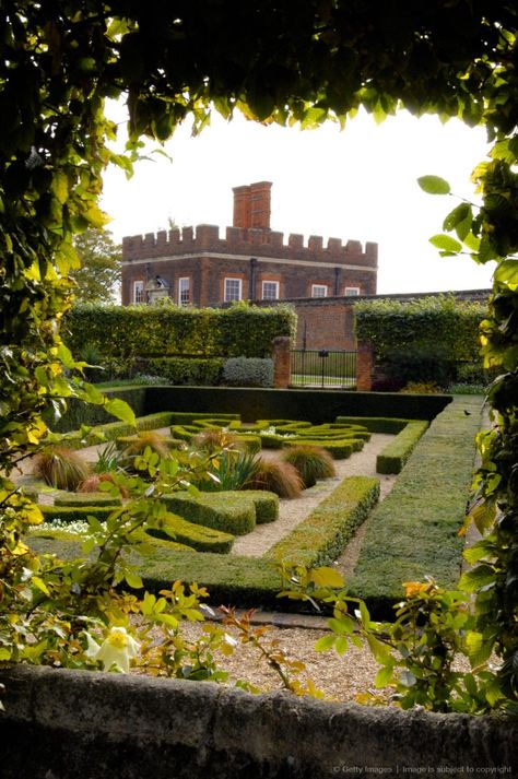 British Gardens, Where To Stay In London, English Monarchs, Banqueting House, Henry Lee, The Other Boleyn Girl, English Houses, Richmond Upon Thames, Old Manor