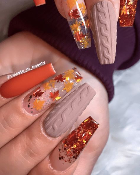 Fall Nail Decor Ideas, Fall Nails Leaf Glitter, Fall Leaf Nails Acrylic, Autom Nails Design, Fall Leaves Manicure, Glitter Autumn Nails, Nails With Fall Leaves, Short Fall Nails With Leaves, Cute Fall Nails Designs