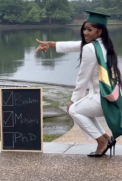 Aa Degree Graduation Pictures, Master Degree Graduation Outfit, Business Attire Graduation Pictures, Uab Blazers Aesthetic, Mother And Daughter Graduation Pictures, Mastered It Graduation Pictures, Accounting Graduation Pictures, College Graduation Pictures Poses Photo Shoots Cute Ideas, Mba Graduation Pictures