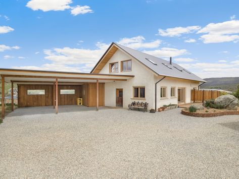 Marcel’s Strawbale house - Sustainable House Day Strawbale House Interior, Strawbale House Plans, Housing Styles, Recycled Building, Strawbale House, European Windows, Quonset Hut Homes, Sustainable House, Straw Bale House