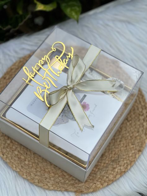 Mini Hampers Ideas, Engagement Hamper Ideas, Birthday Hamper Ideas, Engagement Hamper, Engagement Party Decorations Diy, Birthday Room, Creative Gift Baskets, Simple Wedding Cards, Wedding Frame Gift