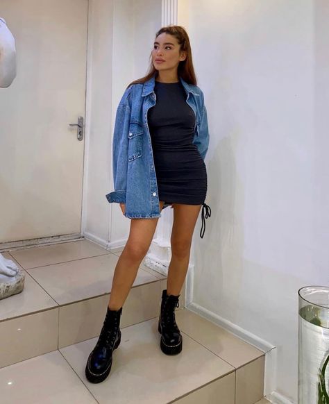 Doc Martens Outfit Summer, Night Out Outfit Clubwear, Ny Outfits, London Outfit, Night Out Outfit, Street Style Chic, Outfit Inspo Fall, Doc Martens, Lookbook Outfits