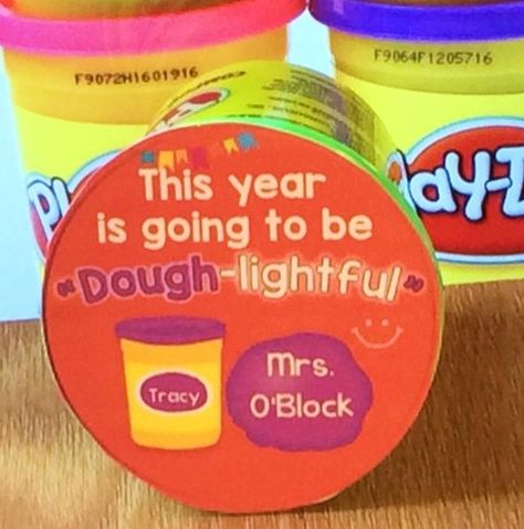 back to school student gift - play dough Student Gift Ideas, Student Gift Tags, O Block, School Open House, Teacher Gift Baskets, Student Christmas Gifts, Beginning Of Year, Third Grade Classroom, School Opening