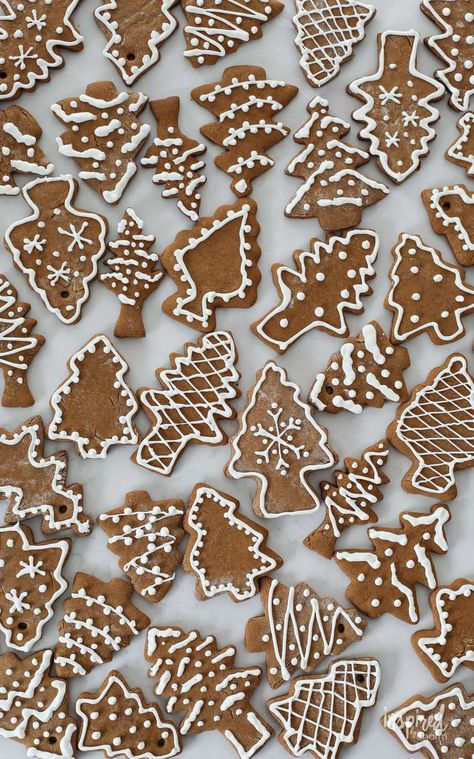 Delicious and festive Gingerbread Cookies! #christmas #cookies #gingerbread Christmas Cookie Bell, Gingerbread Bell, New York Kitchen, Gingerbread Cookies Christmas, Christmas Cookies Gingerbread, Chocolate Marshmallow Cookies, Salted Caramel Pretzels, Chocolate Chip Shortbread Cookies, New Year's Desserts