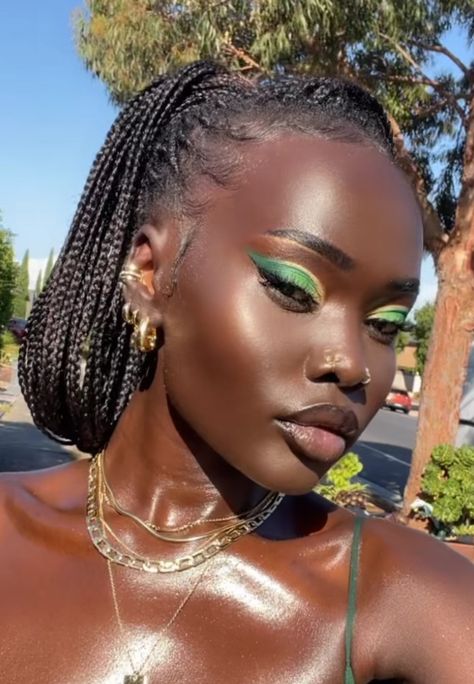 Prom Makeup For Brown Eyes, Green Eyeshadow Look, Bold Makeup Looks, Prom Makeup Looks, Makeup For Black Skin, Brown Skin Makeup, Green Makeup, Prom 2024, Green Eyeshadow