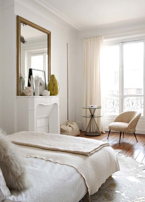 20 Dreamy Parisian Bedrooms Spare Bedroom Decor, Parisian Bedroom, Decor Studio, Decor Ikea, 아파트 인테리어, Dreamy Bedrooms, Design Seeds, Spare Bedroom, White Rooms