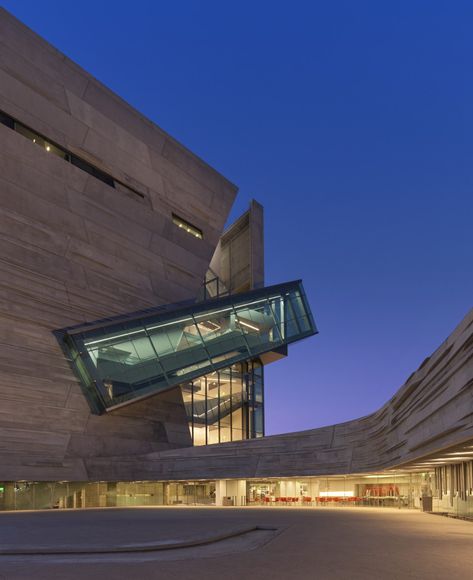 Morphosis Architecture, Architecture Form, Parasitic Architecture, Morphosis Architects, Perot Museum, Architecture Cool, Museum Of Science, Wonderful Nature, Nature Museum