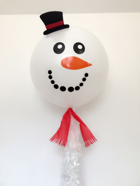 Diy Christmas Balloon Ideas, Balloon Snowman Diy, Balloon Snowman, Snowman Balloon, Christmas Holiday Traditions, Balloon Face, Christmas Balloon Decorations, Holiday Balloons, Santa Crafts