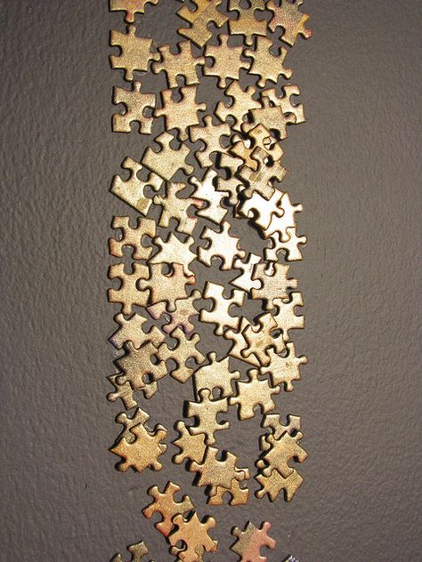 Painted puzzle pieces...would be super cute on Hud's walls.  How would I attach them w/o destroying the wall?!? Homedecoration Ideas, Puzzle Decor, Peisaj Abstract, Design Ložnic, Toy Room, Metal Tree Wall Art, Soyut Sanat Tabloları, Metal Tree, Idea Diy