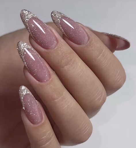 There's a new beauty trend taking over Instagram and it's absolutely stunning. Say hello to "quartz nails". Light Purple Glitter Nails, Silver Pink Nails, Silver Nails For Prom, Soft Pink Almond Nails Glitter, Silver And Light Pink Nails, Light Purple Metallic Nails, Fairy Dust Almond Nails, Pink Fairy Dust Nails, Silver And Pink Nails