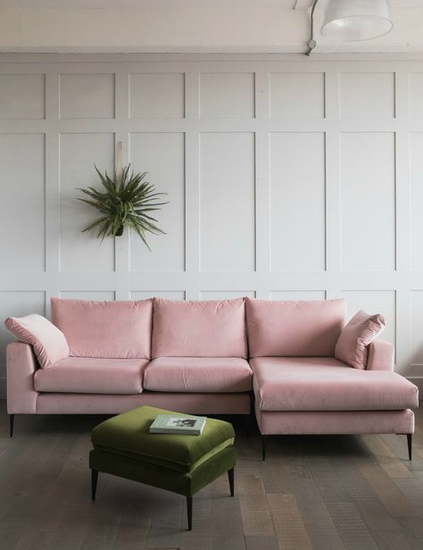 Flooring Options Living Room, Living Room Panelling, Living Room Wood Floor, Pink Couch, Home Architecture, Pink Sofa, Modern Couch, Trendy Living Rooms, Kitchen Farmhouse