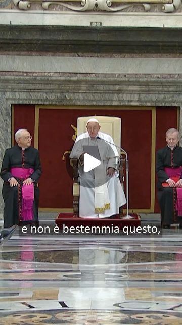 Vatican News in italiano on Instagram: "Papa Francesco ha incontrato donne e uomini che hanno “il dono di far ridere” provenienti dall’Italia e dal mondo, evento promosso dal Dicastero per la Cultura e l’Educazione e il Dicastero per la Comunicazione. Il Papa li accoglie in Vaticano, in Sala Clementina, e dopo il discorso li saluta uno ad uno, alcuni accompagnati dai famigliari, intrattenendo a volte brevi colloqui, ricevendo lettere e piccoli doni. Il clima è molto cordiale, “guardo con stima a voi artisti che vi esprimete con il linguaggio della comicità, dell’umorismo, dell’ironia”, dice all’inizio del suo discorso. Stima per la bravura, ma anche per la loro capacità di portare un po’ di serenità alle persone e di favorire le relazioni. “Il vostro talento - afferma - è un dono, un dono On Instagram, Instagram