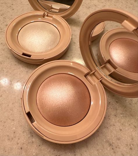 Rate Beauty Highlighter, Golden Highlighter Makeup, Highlighter Aesthetic Makeup, Highliters Makeup, Highliters Make Up, Affordable Highlighter, Highlighter Aesthetic, Highlighter Tips, Sephora Highlighter