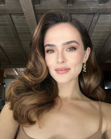 Zoey Deutch Hair, Zoey Deutch Makeup, Zoe Deutch, Zoey Deutch Red Hair, Flower Zoey Deutch, Zoey Deutch Met Gala, Zoey Deutch Red Carpet, Zoey Deutch, Women Poster