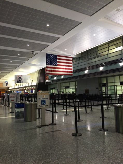 America Airport Fake Story, Logan Airport Boston, Usa Airport Snapchat, Boston Airport Aesthetic, Dream Board Pictures, American Airport, Usa Airport, Boston Airport, Boston Logan International Airport