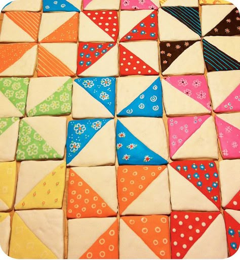 Cookie Quilt by Sugar & Meringue. I think I will have to make these for a dessert when my grandma gets here in June!! (Thanks, Marissa ;) Sewing Cookies, Quilt Cookies, Square Cookies, Food Cookies, Creative Cookies, C Is For Cookie, Cookie Inspiration, Iced Cookies, Decorated Sugar Cookies