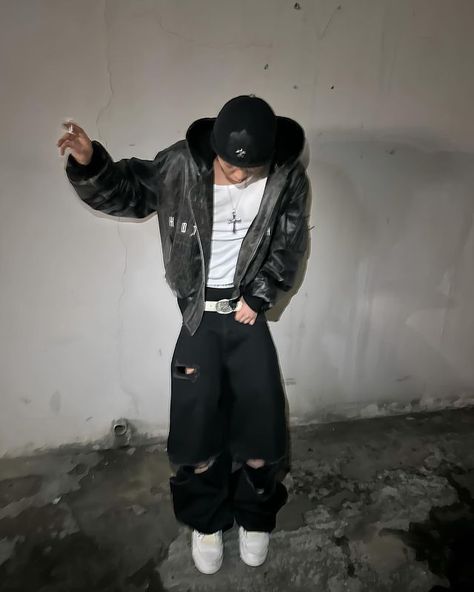 go on my tik tok:0verl00ked #outfit #streetwearoutfitsmen #baggyy2k #outfitinspo #streetwear #fashion #baggy Trenton Core, Emo Male Fashion, Hood Outfits, Streetwear Fashion Baggy, Tiktok Y2k, Tomboy Fits, Outfits Men Streetwear, Fashion Baggy, Black Outfit Men