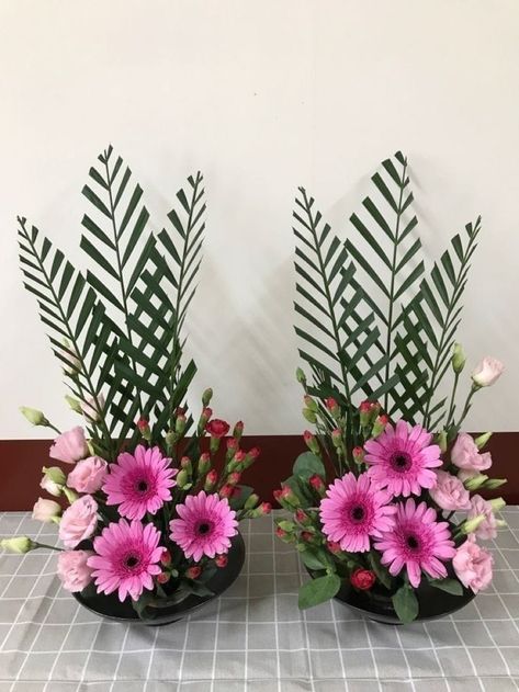 Flowers Arrangements Ideas, Green Community, Valentine Flower Arrangements, Orchid Flower Arrangements, Floral Art Arrangements, Tropical Floral Arrangements, Tropical Flower Arrangements, Altar Flowers, Large Flower Arrangements