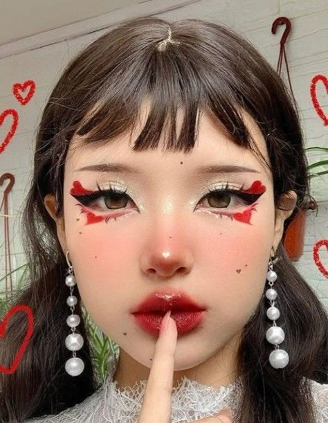 Maquillage Yeux Cut Crease, Cute Eye Makeup, Kawaii Makeup, Graphic Makeup, Smink Inspiration, Swag Makeup, Red Makeup, Ethereal Makeup, Dope Makeup