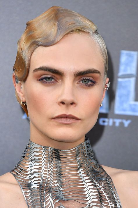 Cara Delevingne-Valerian Premiere 1920s Hair Short, Cara Delevingne Valerian, Finger Wave Hairstyle, Roaring 20s Hairstyles, 1920 Hairstyles, Brushed Out Curls, Short Wavy Pixie, Wavy Updo, Wave Hairstyle