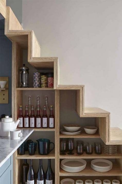 If you use space-saving staircase designs and clever tricks, you can maximize your storage and make the most of your small space.To help you out with this inevitable space dilemma, we've put together a list of space-saving staircase ideas for small houses and apartments to help you incorporate stairs into your home without it being too much. Space Saving Staircase, Stairs Renovation, Tiny House Stairs, Loft Stairs, Micro Apartment, Diy Stairs, Stair Storage, Tiny Spaces, Tiny House Interior