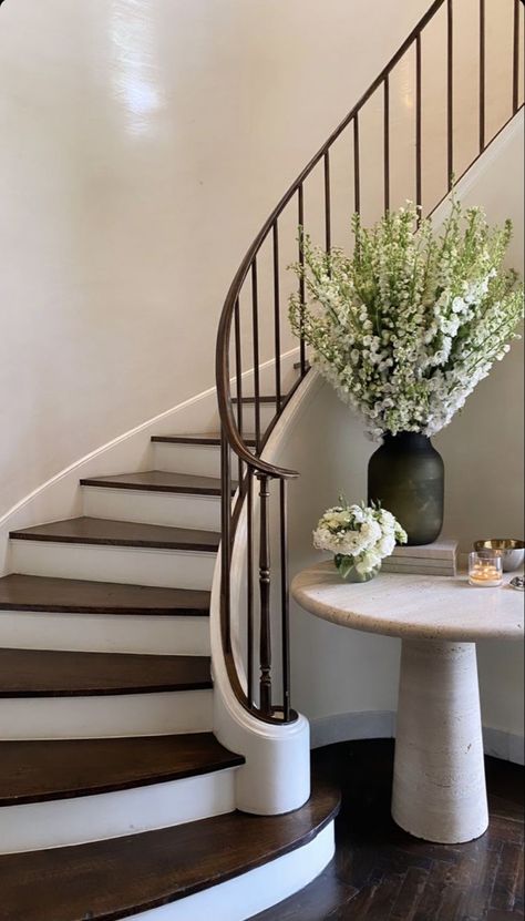 #home #homedecorideas #homedesign درابزين السلم, Staircase Decor, Stair Case, Curved Staircase, House Stairs, Spiral Staircase, Dream House Interior, Stair Railing, Staircase Design