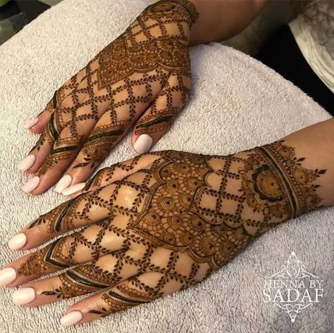 Charming Back Of The Hand Mehndi Designs For Hartalika Teej Teej Mehandi Designs, Teej Mehndi Designs, Hartalika Teej, Mehedi Design, Indian Mehndi Designs, Indian Mehndi, Modern Mehndi, Mehndi Designs 2018, Bridal Mehendi Designs Hands