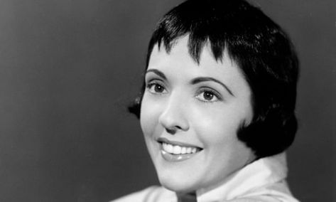 December 17, 2017    Keely Smith in the mid-1950s. She was described by one music writer as a ‘popular jazz-influenced comedienne-vocalist’. Keely Smith, Louis Prima, The Dave Clark Five, Great Songs, Mike Smith, The Ed Sullivan Show, Youth Club, Twist And Shout, Historical Moments